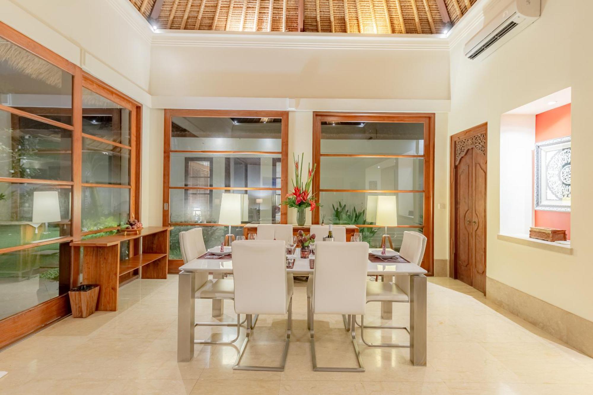 Villa Dorado - Steps From Jimbaran Beach Ngoại thất bức ảnh