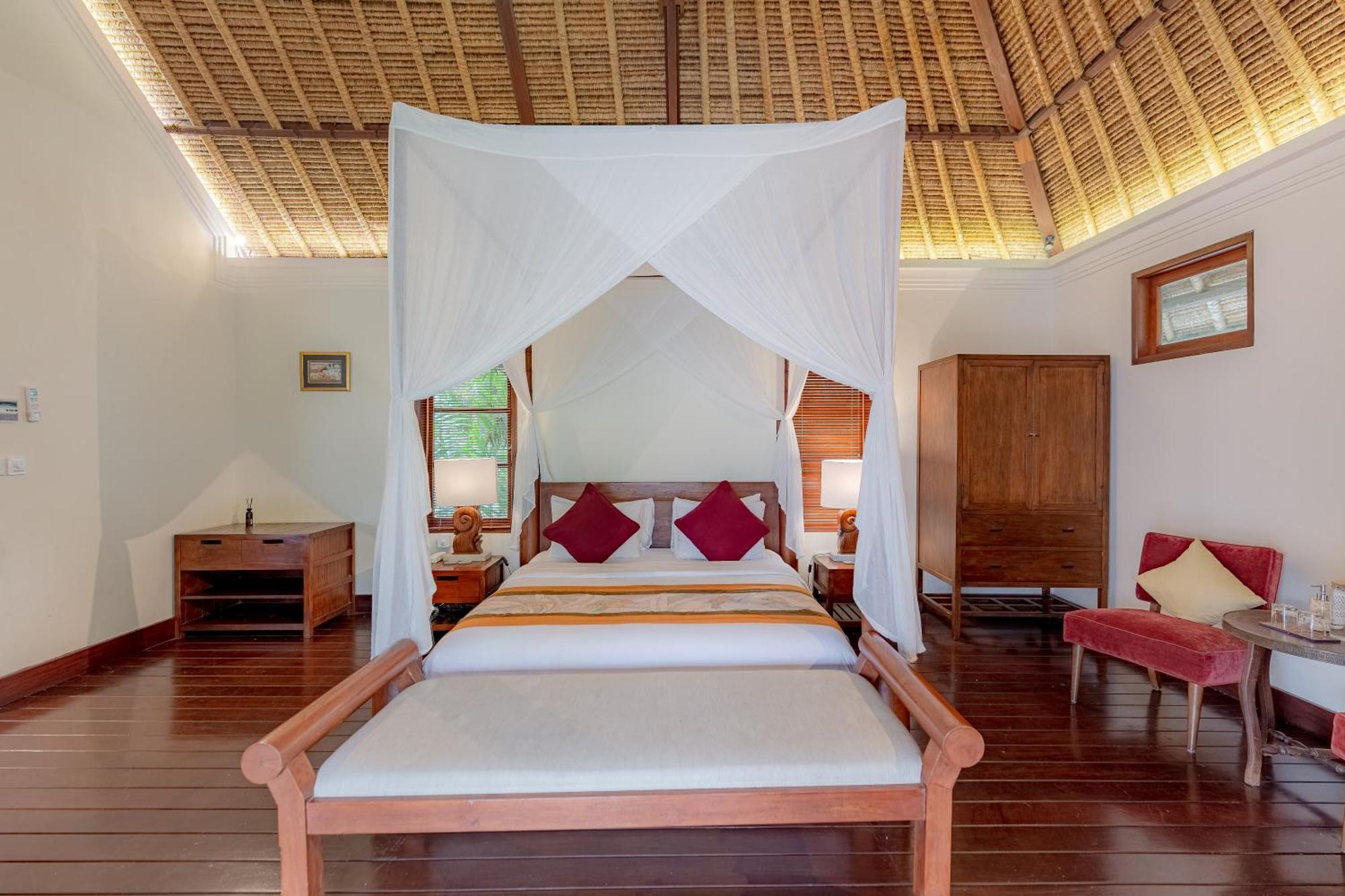 Villa Dorado - Steps From Jimbaran Beach Ngoại thất bức ảnh