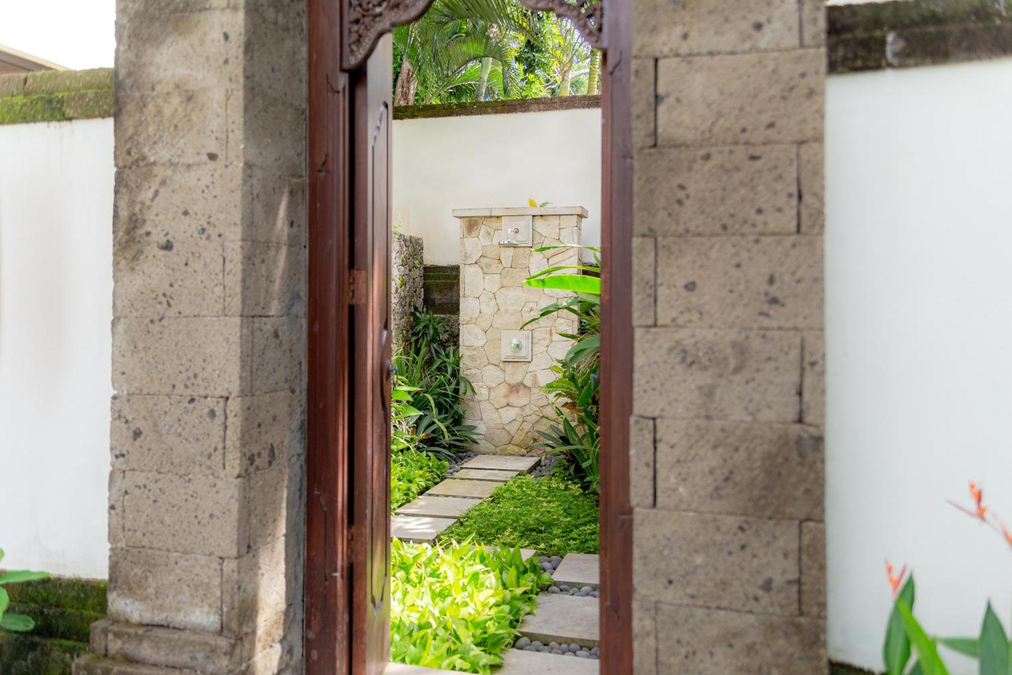 Villa Dorado - Steps From Jimbaran Beach Ngoại thất bức ảnh