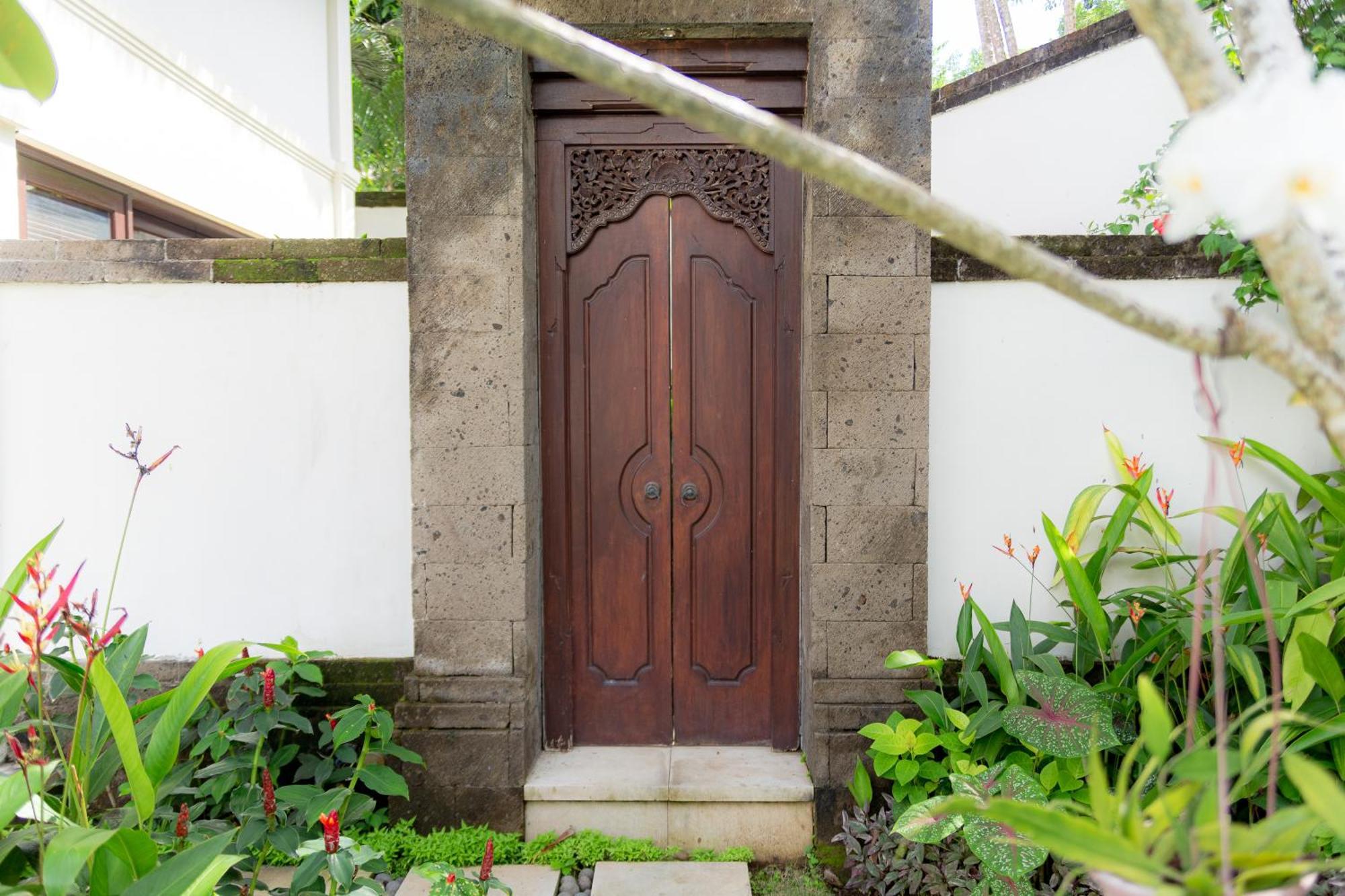 Villa Dorado - Steps From Jimbaran Beach Ngoại thất bức ảnh